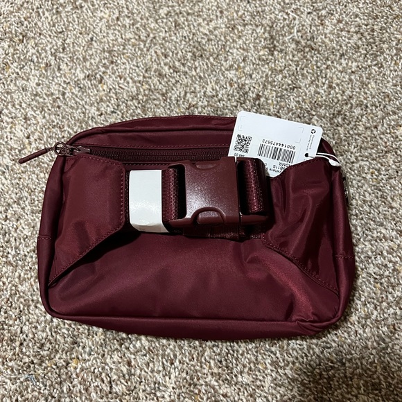 NWT Lululemon Everywhere Belt Bag Large “Red Merlot” - Picture 3 of 11